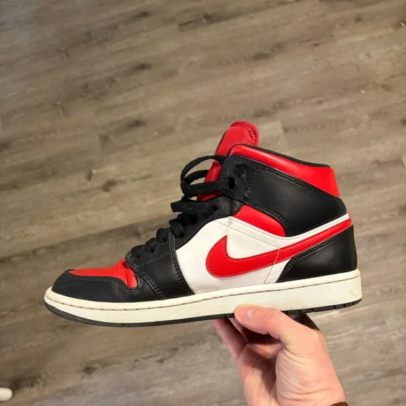 Men's Jordan 1 Mid - Picture 1 of 11
